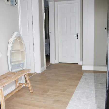 Sea View Overlooking Ardmore Bay Apartment Paulsworth